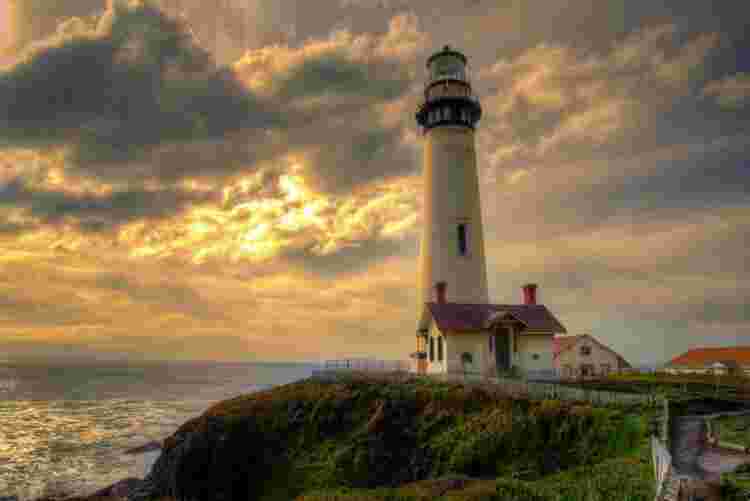 Как работает маяк и зачем он нужен в наше время