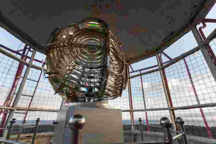 Как работает маяк и зачем он нужен в наше время